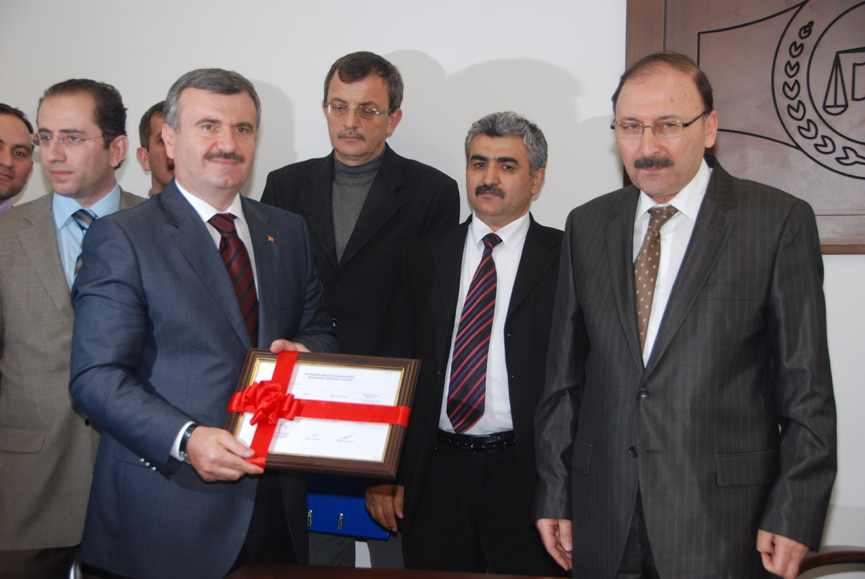 Başkan Akyürek Mazbatasını Alarak Görevine Başladı