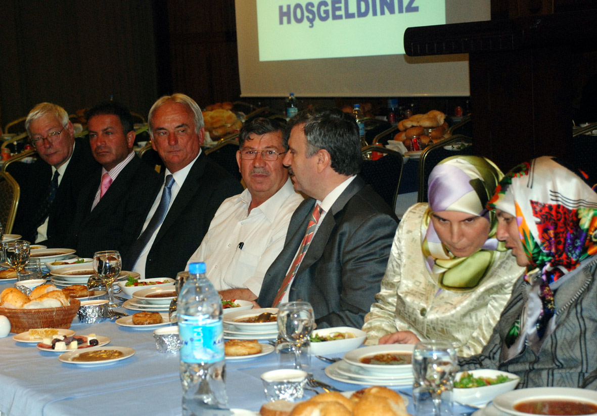 Başkan Akyürek Muhtarlarla İftarda Bir Araya Geldi