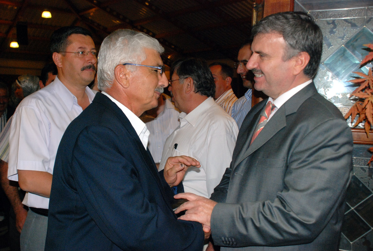 Başkan Akyürek Muhtarlarla İftarda Bir Araya Geldi