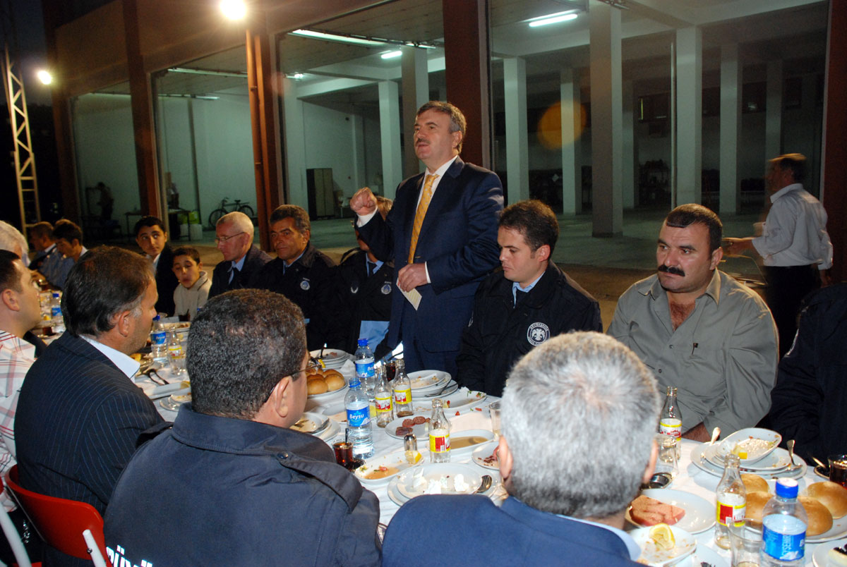 Başkan Akyürek Nöbetçi Personelle İftarda Bir Araya Geldi