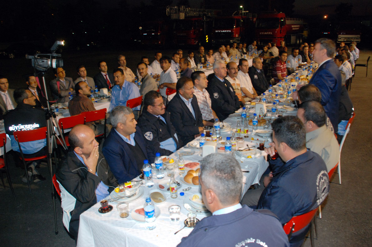Başkan Akyürek Nöbetçi Personelle İftarda Bir Araya Geldi