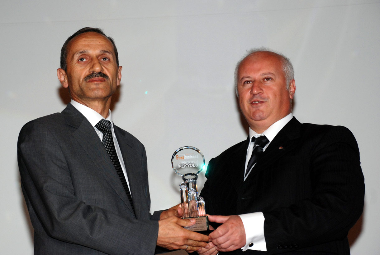 Başkan Akyürek'e Türk Tarih ve Kültür Hizmet Ödülü