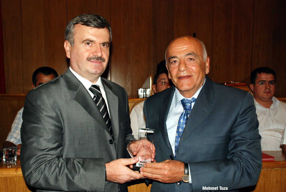 Büyükşehir Belediye Meclisi Başarılı Sanayicileri Ödüllendirdi