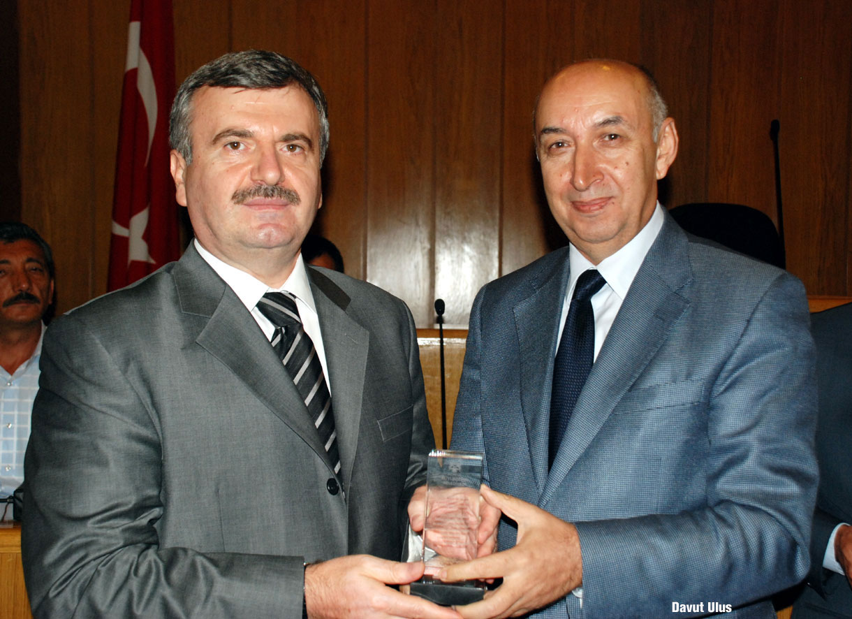 Büyükşehir Belediye Meclisi Başarılı Sanayicileri Ödüllendirdi