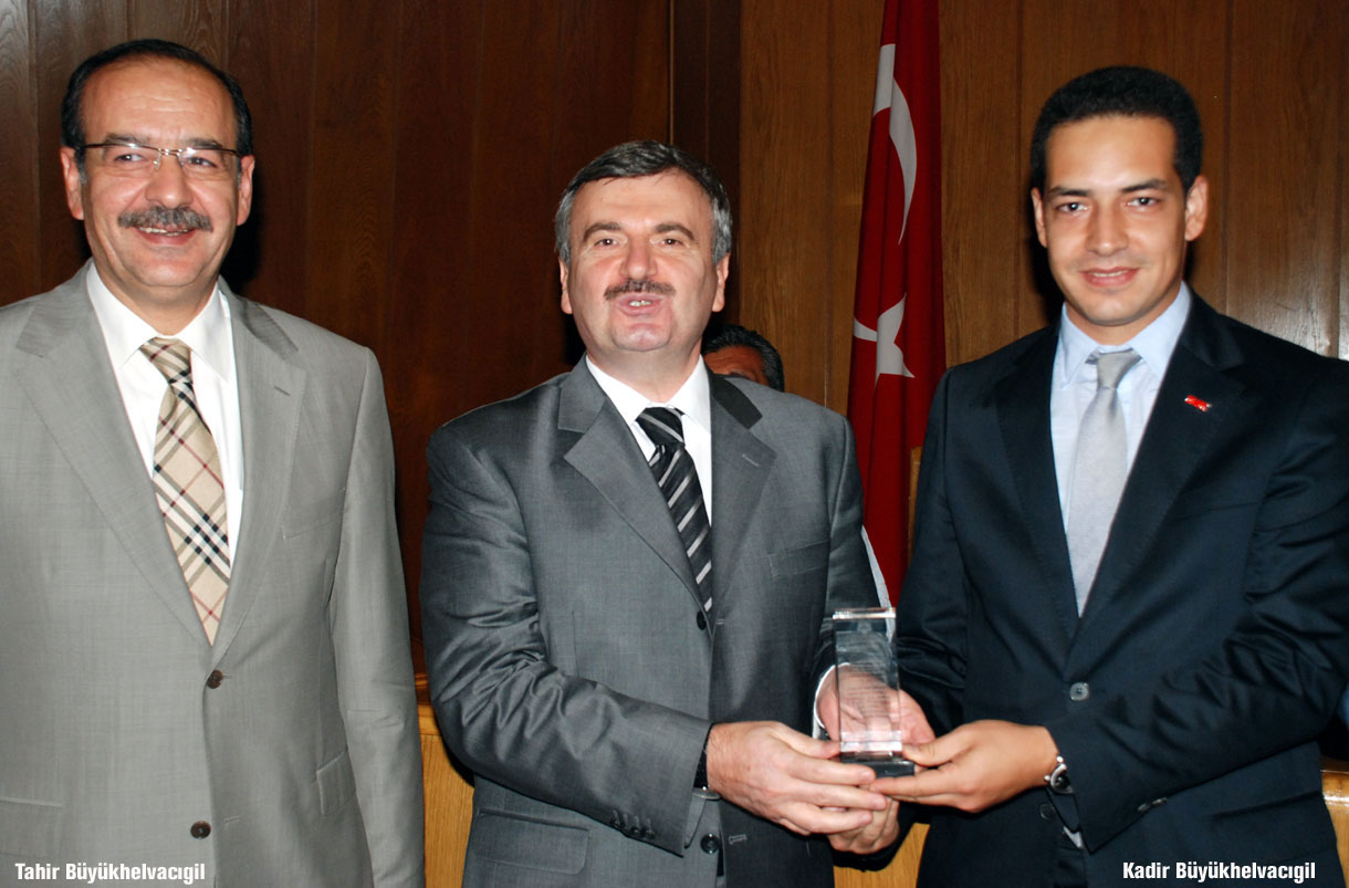 Büyükşehir Belediye Meclisi Başarılı Sanayicileri Ödüllendirdi