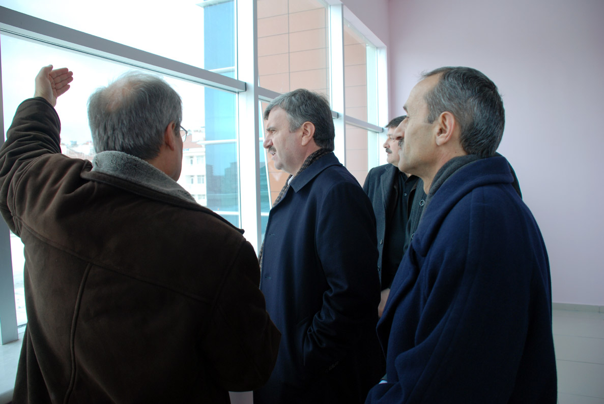 Başkan Akyürek Gençlik Merkezi'ni Gezdi