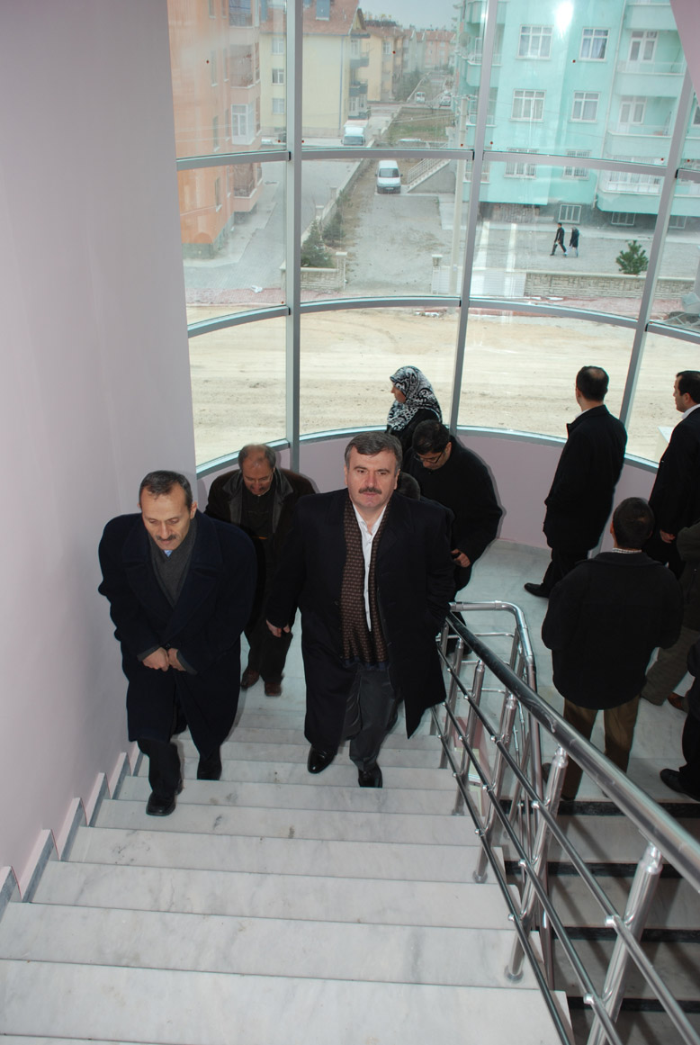 Başkan Akyürek Gençlik Merkezi'ni Gezdi