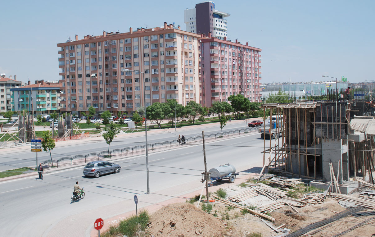 Beyşehir Çevre Yolu'na Bir Yaya Üst Geçidi Daha