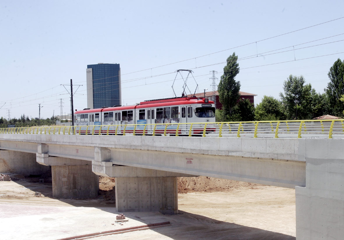Bosna Hersek'te Tramvay Yolu Araç Trafiğinden Ayrıldı