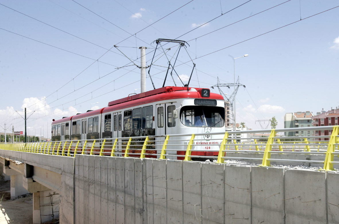 Bosna Hersek'te Tramvay Yolu Araç Trafiğinden Ayrıldı