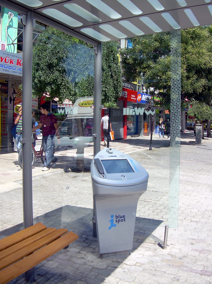 Kent Mobilyaları ve Otobüs Durakları Yenileniyor