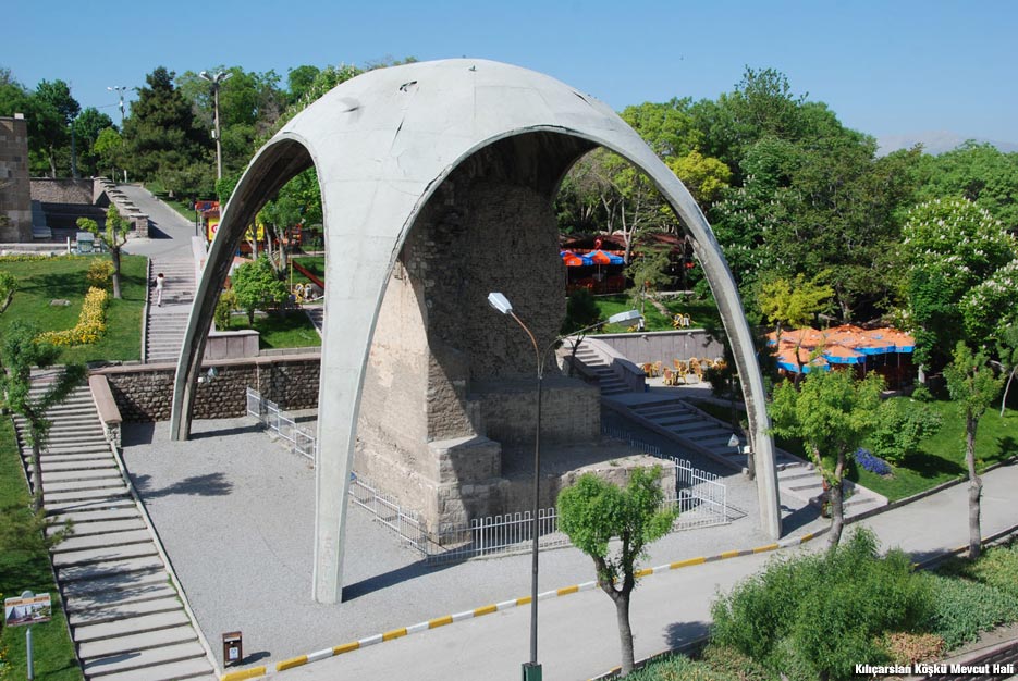 Kılıçarslan Köşkü Restorasyonu ve Yeni İl Halk Kütüphanesi Yapımı İşbirliği Protokolü İmzalandı