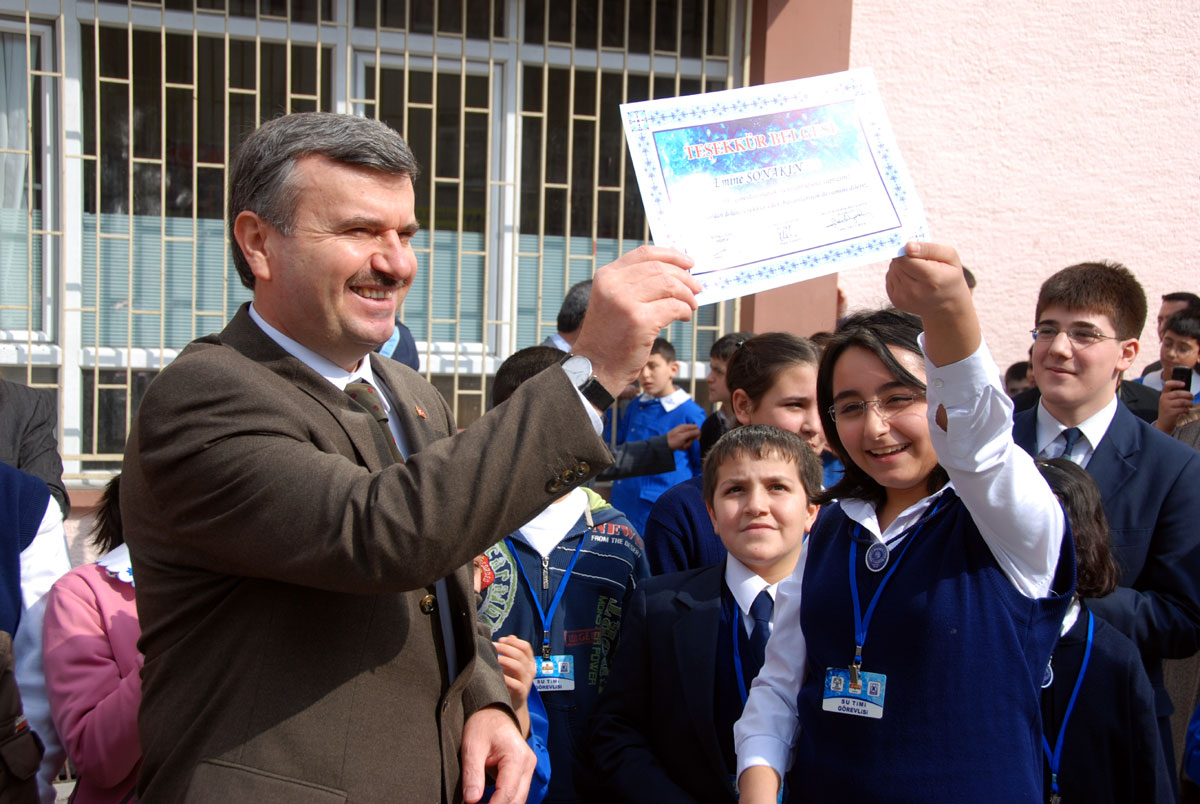 Barbaros İlköğretim Okulu'na Mavi Bayrak Verildi