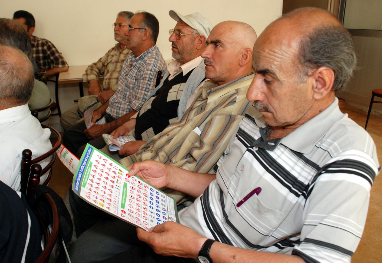 Emekliler Yenilikleri ve Gündemi Takip Ediyor