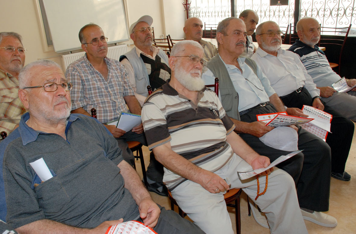 Emekliler Yenilikleri ve Gündemi Takip Ediyor