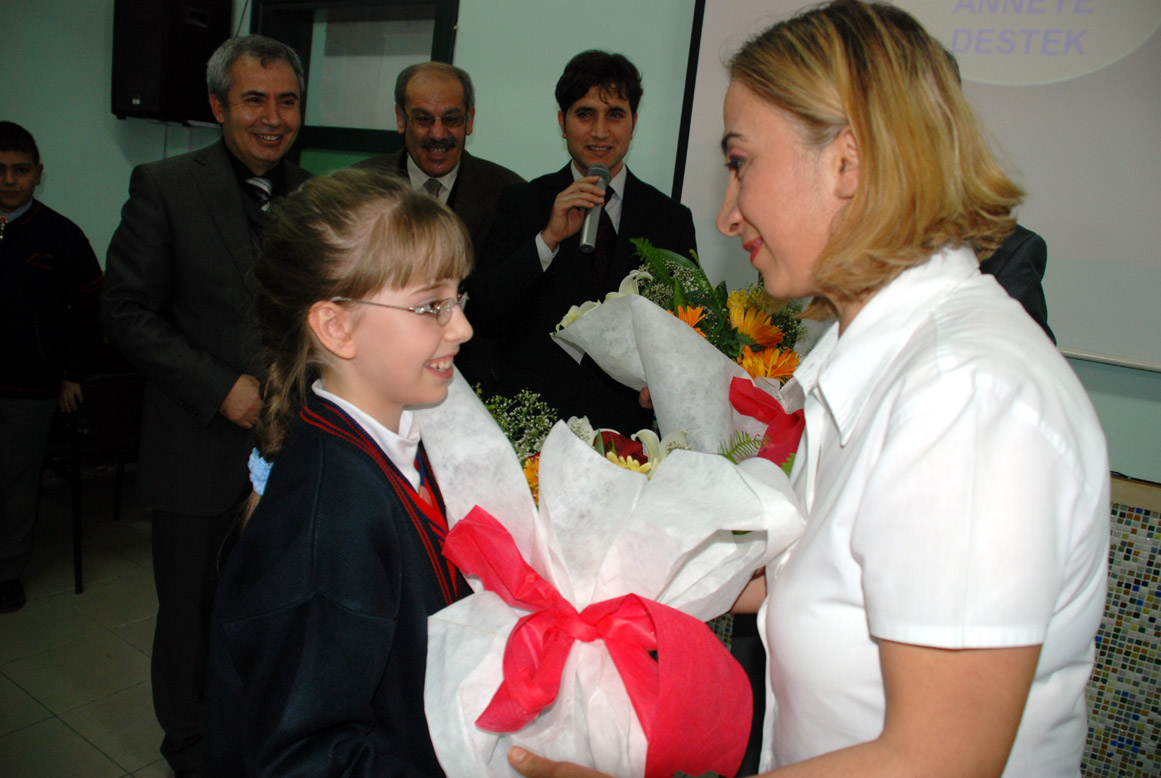 Anne-Babalara Hayat Dersleri Programı Devam Ediyor