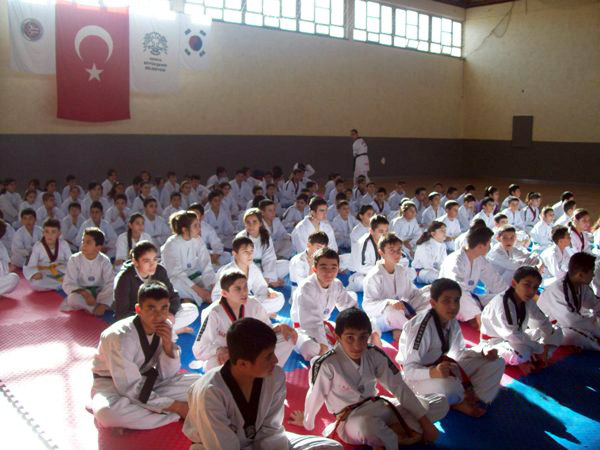 Büyükşehir Belediyespor Taekwondo Kemer Terfi Sınavı Yapıldı