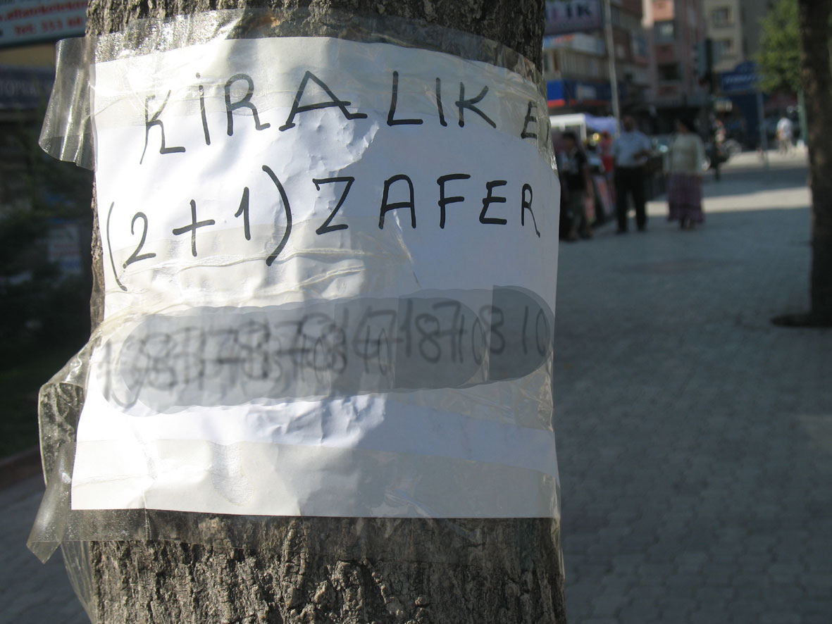 Kamuya Ait Alanlara Afiş ve İlan Asmayalım!