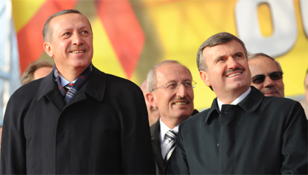 Başbakan Erdoğan, Dünya Tarihi Kentler Birliği Üyeliği Nedeniyle Başkan Akyürek'i Tebrik Etti