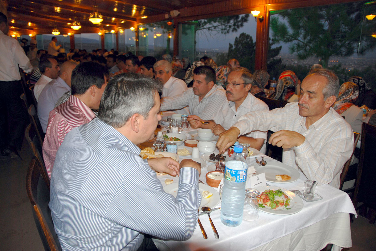 Meclis Üyeleri ve Daire Başkanları İftarda Buluştu