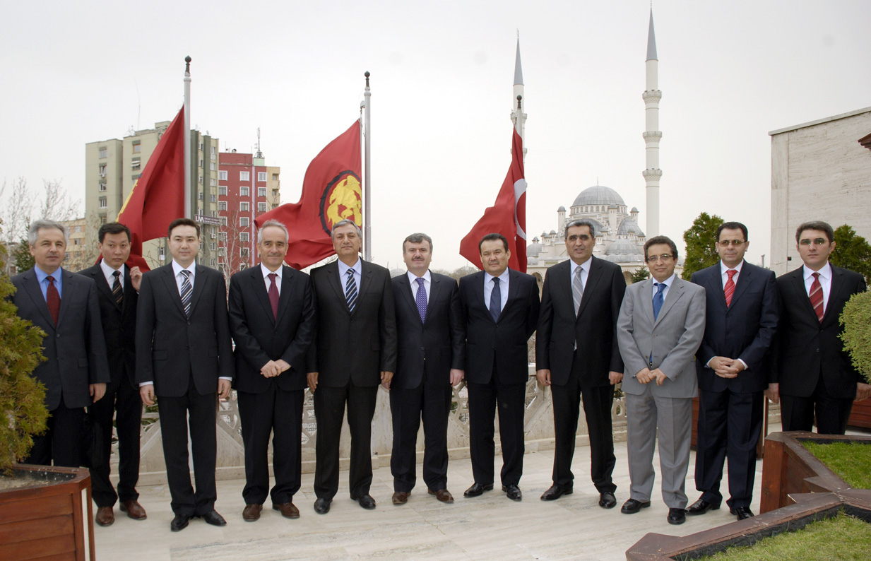 Kazakistan Büyükelçisi Başkan Akyürek'i Ziyaret Etti