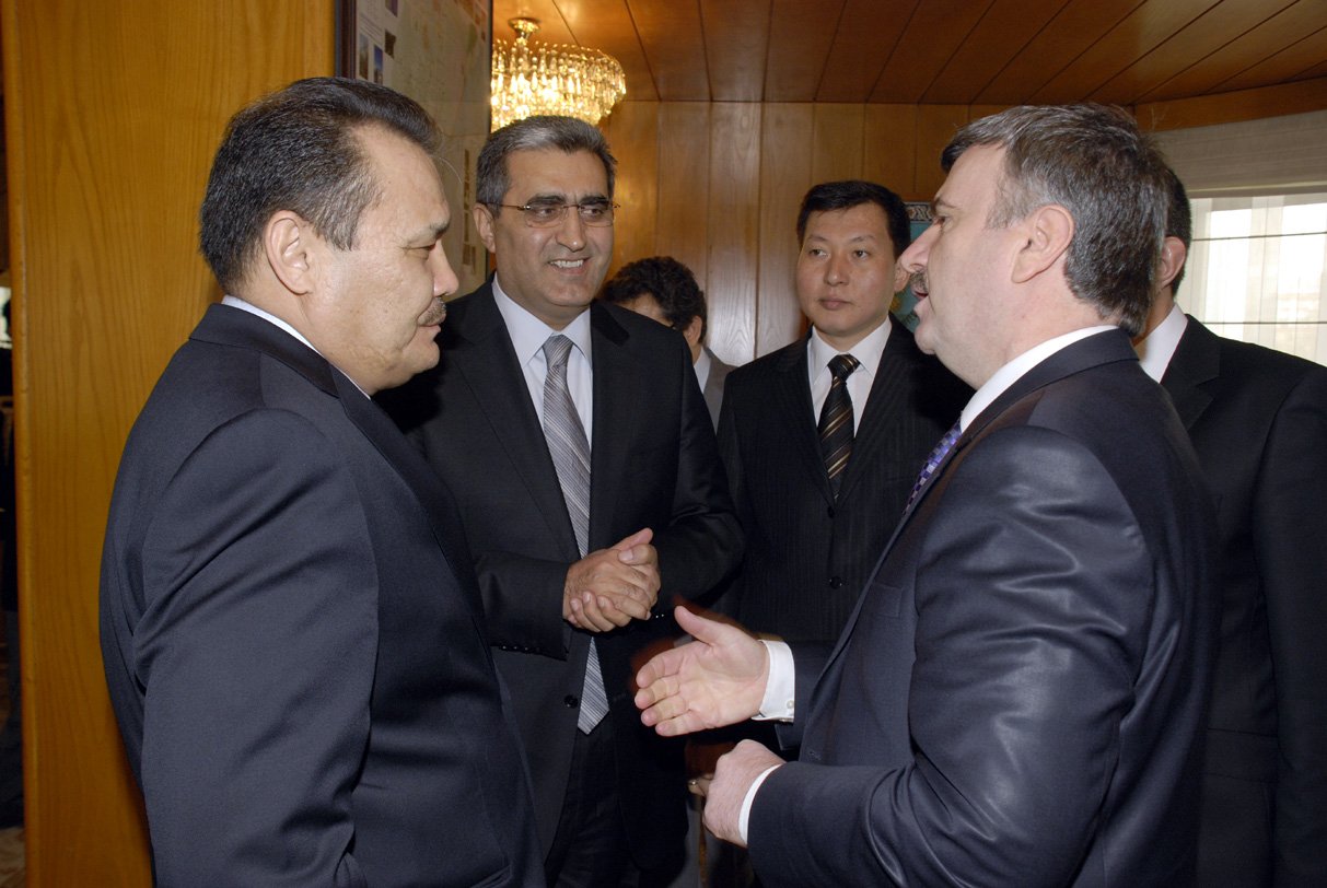 Kazakistan Büyükelçisi Başkan Akyürek'i Ziyaret Etti