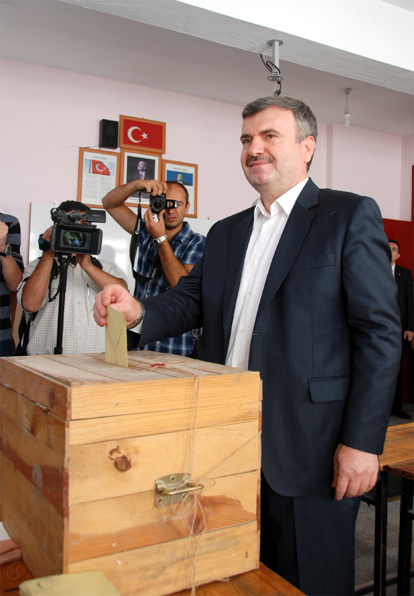 Başkan Akyürek Referandum İçin Oyunu Kullandı