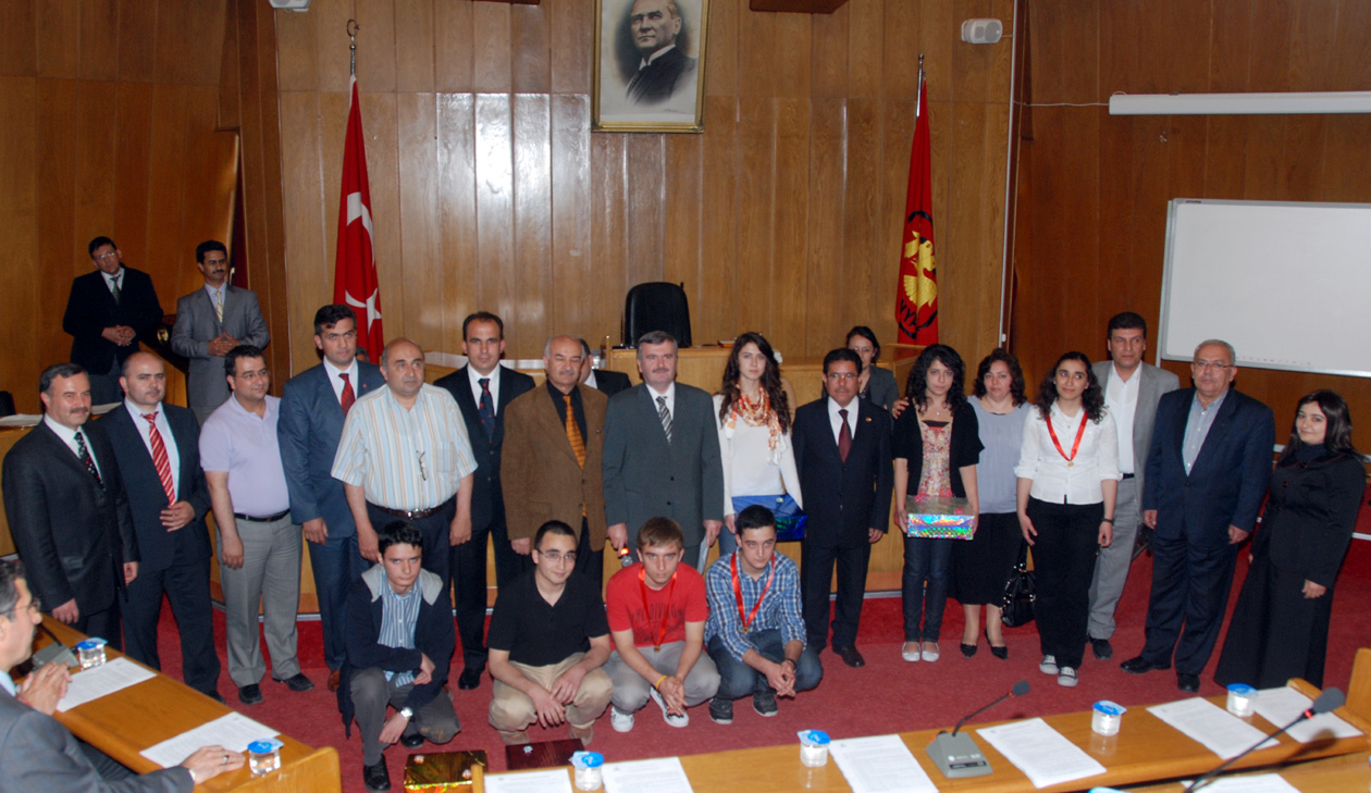 YGS'de İlk 100'e Giren Öğrenciler Ödüllendirildi