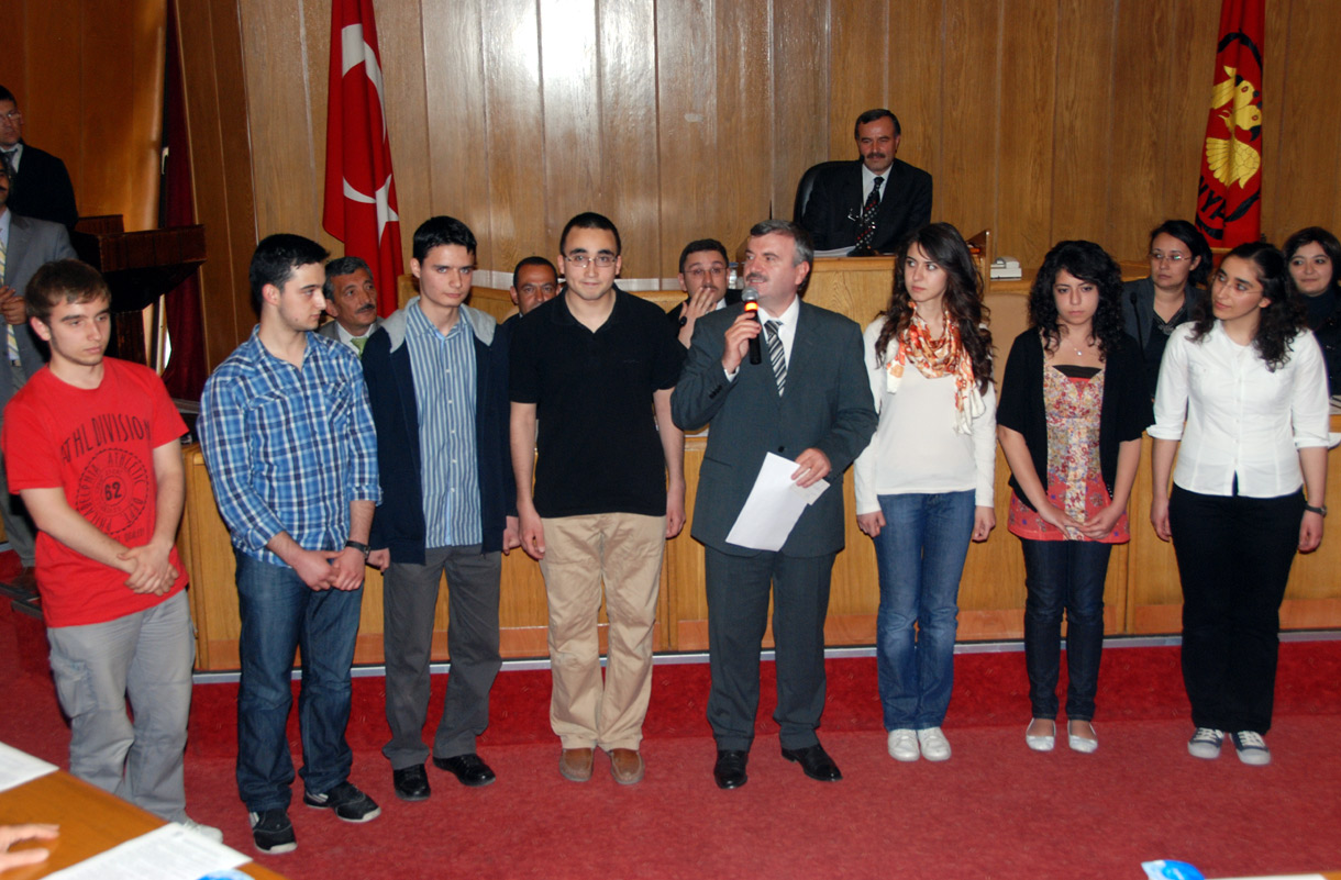 YGS'de İlk 100'e Giren Öğrenciler Ödüllendirildi