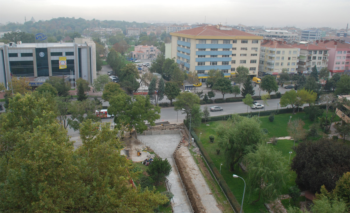 Büyükşehir'den Bir Yaya Üst Geçidi Daha