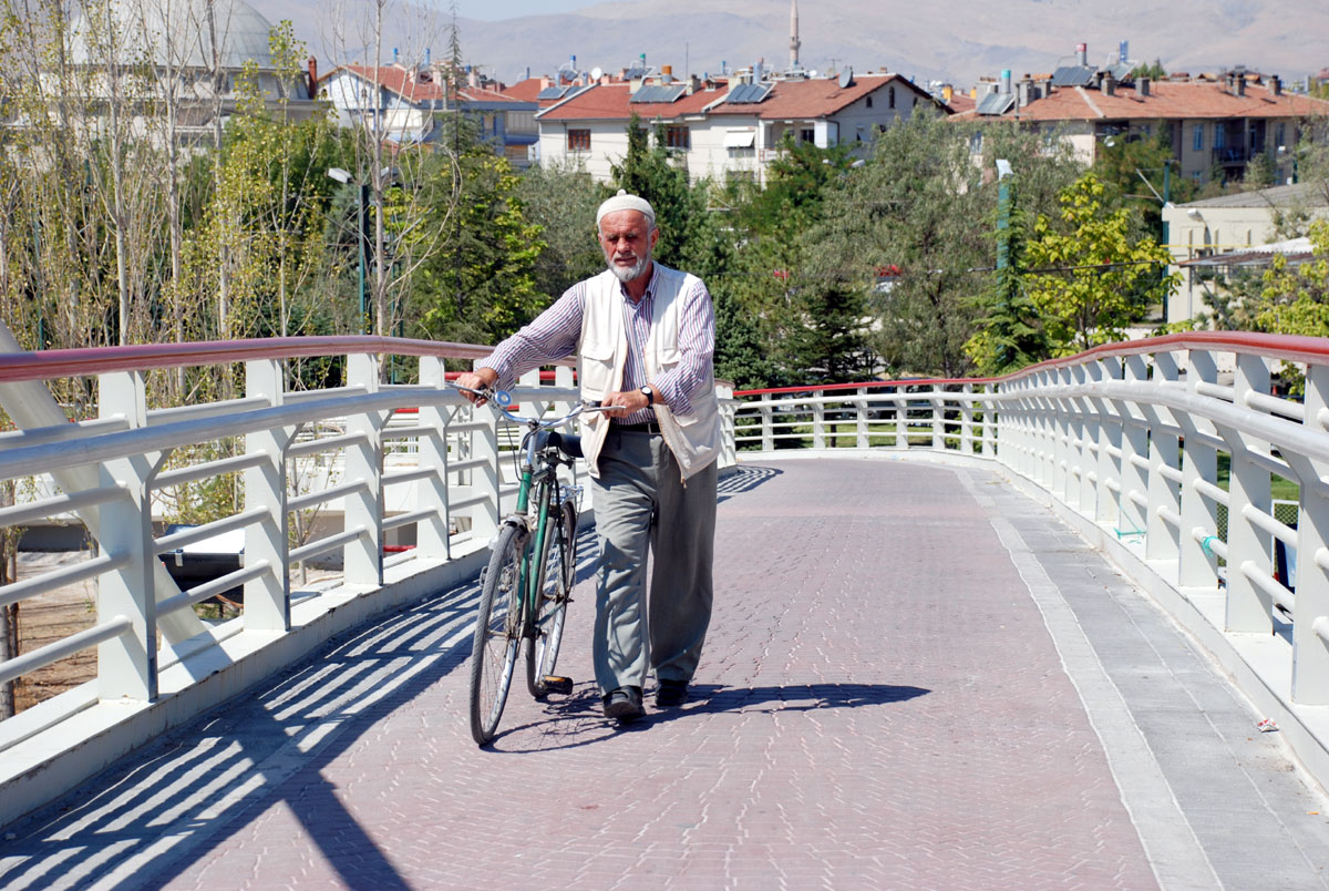 4 Yeni Yaya Üstgeçidi Yapılıyor