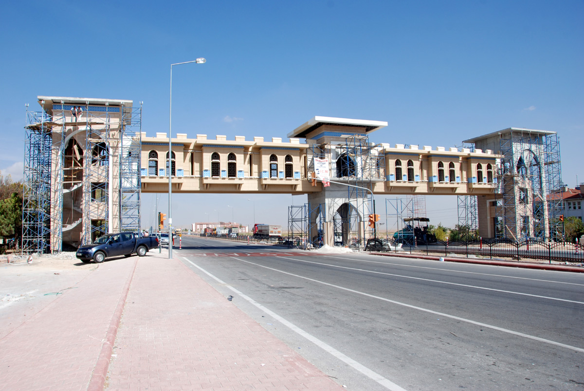 Başkan Akyürek Üniversite Önü Yaya Üstgeçidi İnşaatını İnceledi