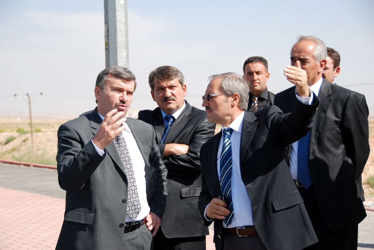 Başkan Akyürek Üniversite Önü Yaya Üstgeçidi İnşaatını İnceledi