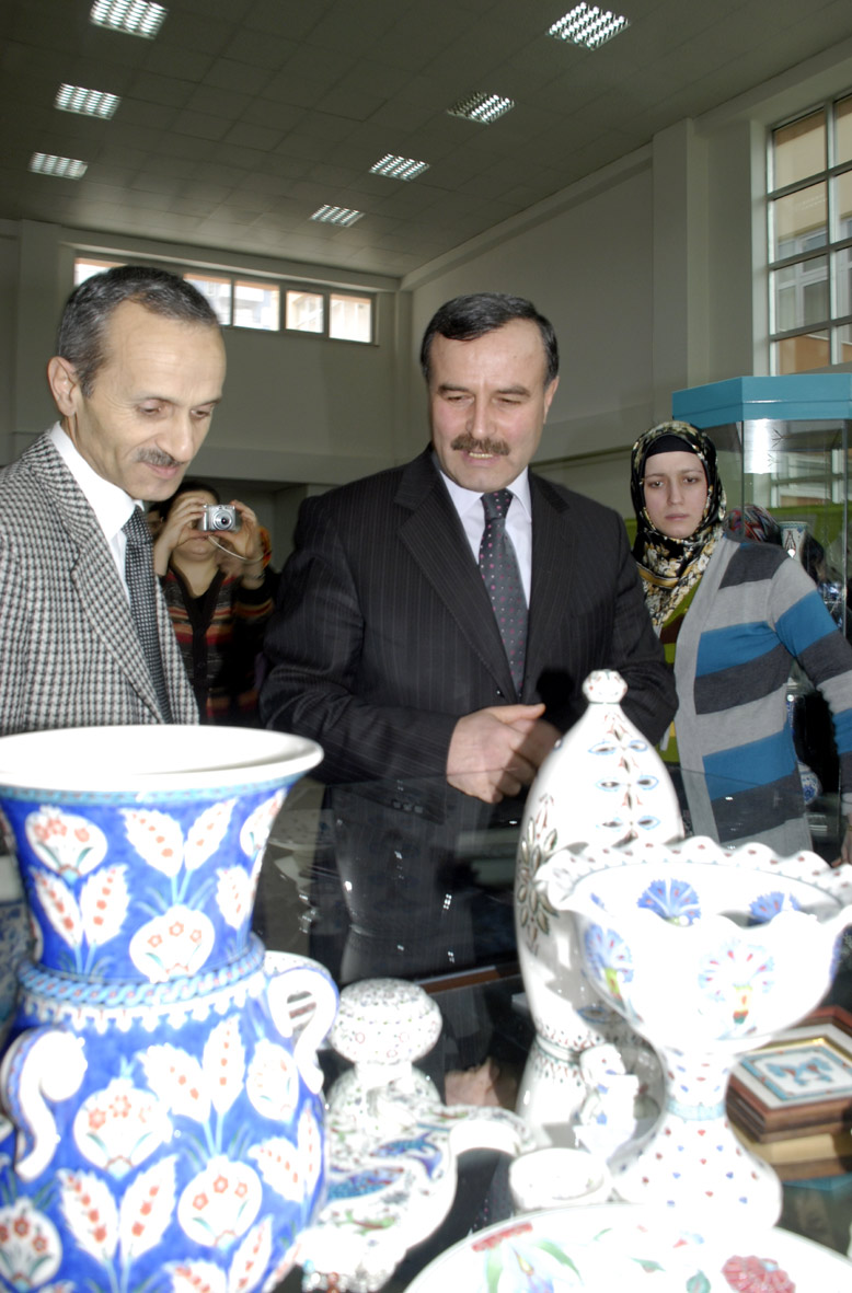 KOMEK Bosna Hersek Sadrettin Kütükcü Kurs Merkezi Dönem Sonu Sergisi