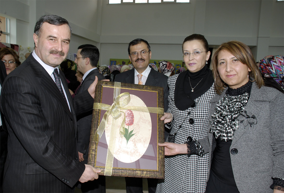 KOMEK Bosna Hersek Sadrettin Kütükcü Kurs Merkezi Dönem Sonu Sergisi