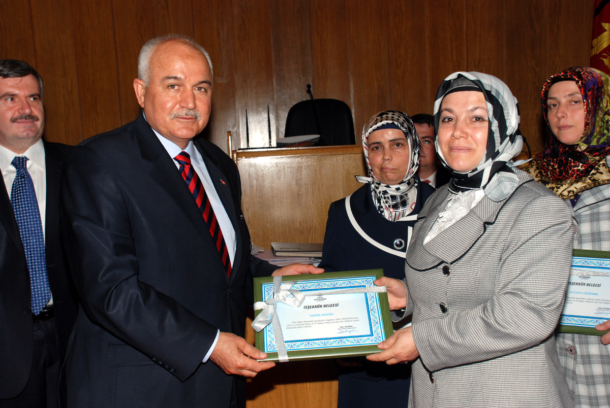 KOMEK'ten Büyük Başarı: Kurdele Nakışı ve El Nakışı Yarışmalarında 11 Ödül