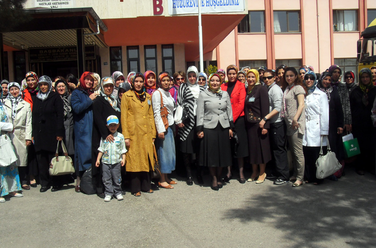 Meram Hanımlar Lokali Üyeleri Huzurevi'ni Ziyaret Etti