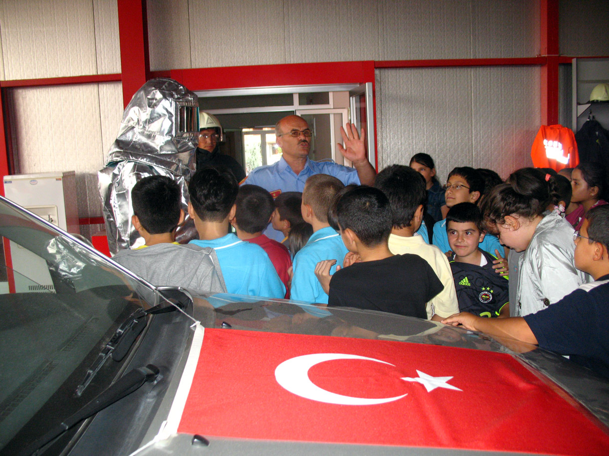 İlköğretim Öğrencileri İtfaiye'yi Ziyaret Etti