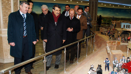 Abdülkadir Aksu İstiklal Harbi Şehitleri Abidesi'ni Gezdi