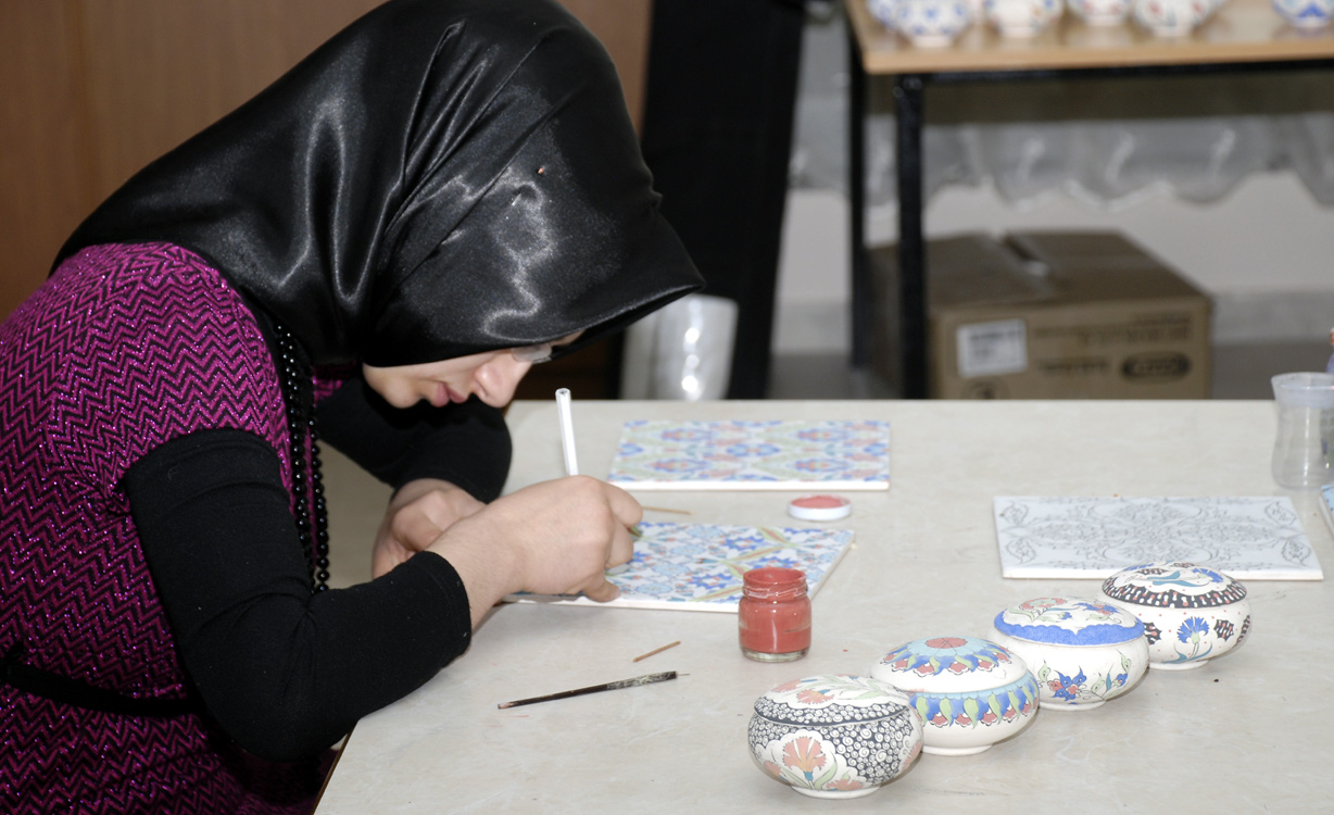 Büyükşehir Belediyesi Çini Atölyesi, Çini Sanatı Gelecek Kuşaklara Aktarıyor
