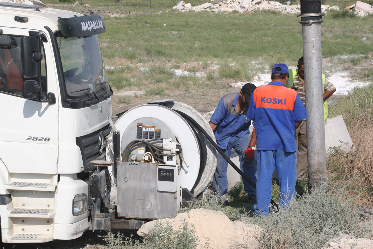 Kanalizasyon Şebeke Temizliği Uygulaması Devam Ediyor