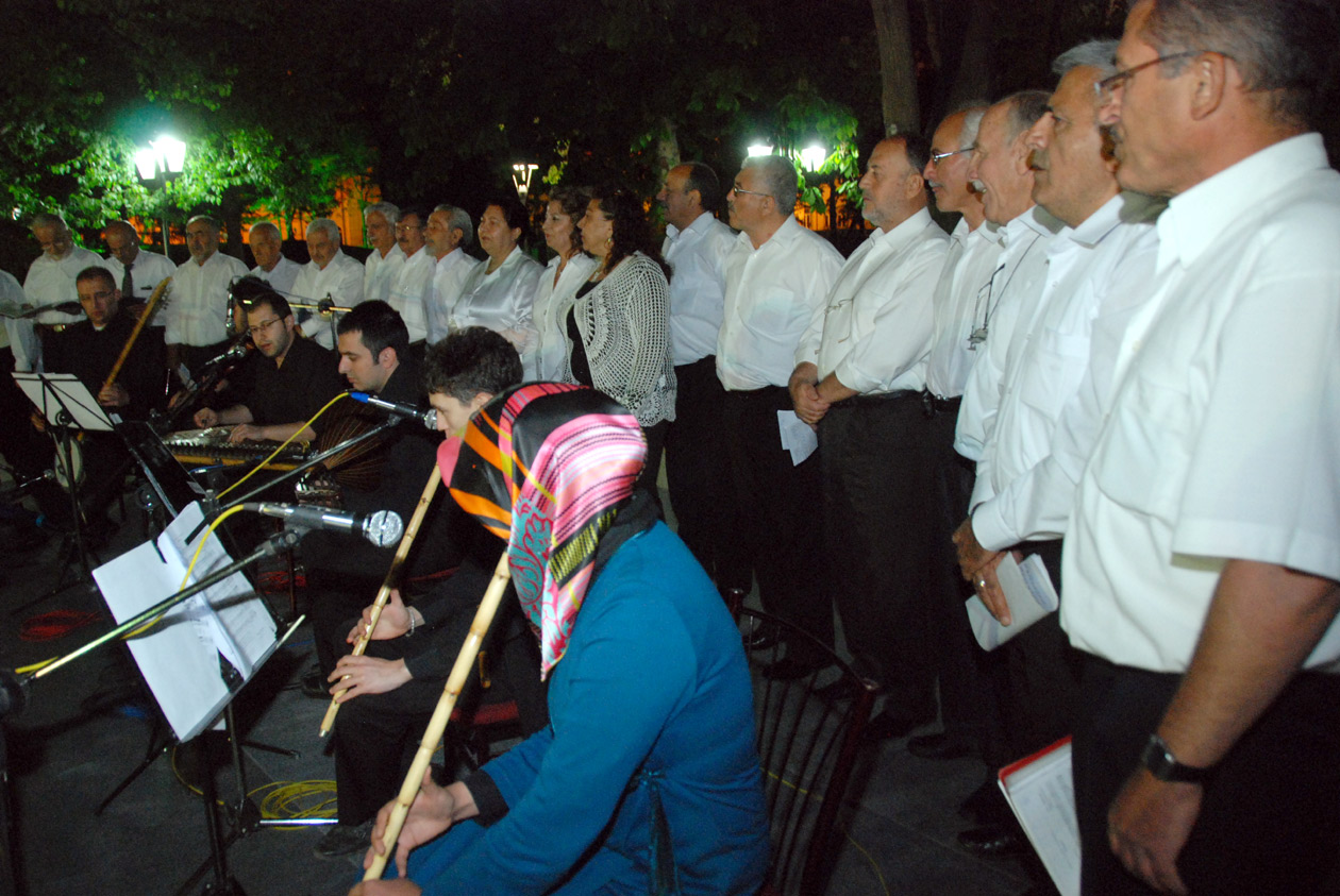 Emekliler Korosu İlk Konserini Kültürpark'ta Verdi