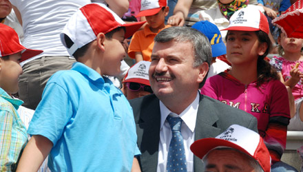 Büyükşehir Belediyesi Çocuk Şenliği Yapıldı