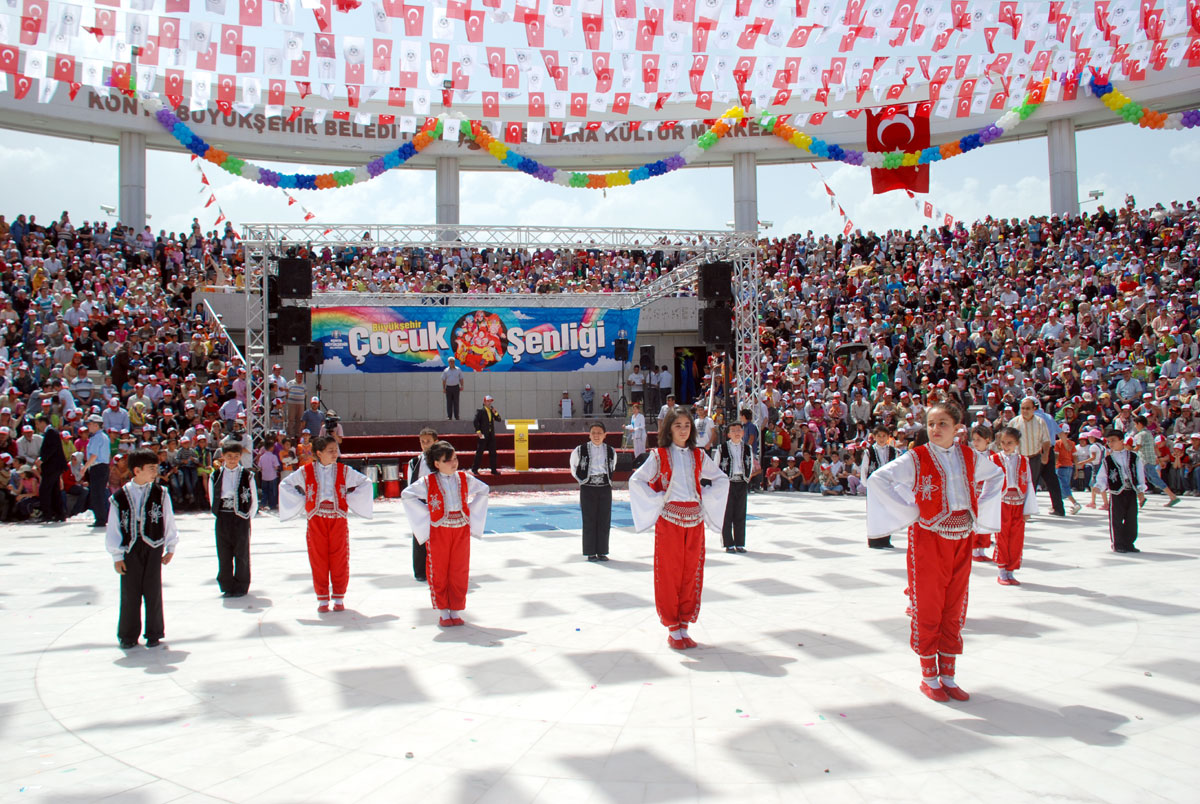 Büyükşehir Belediyesi Çocuk Şenliği Yapıldı