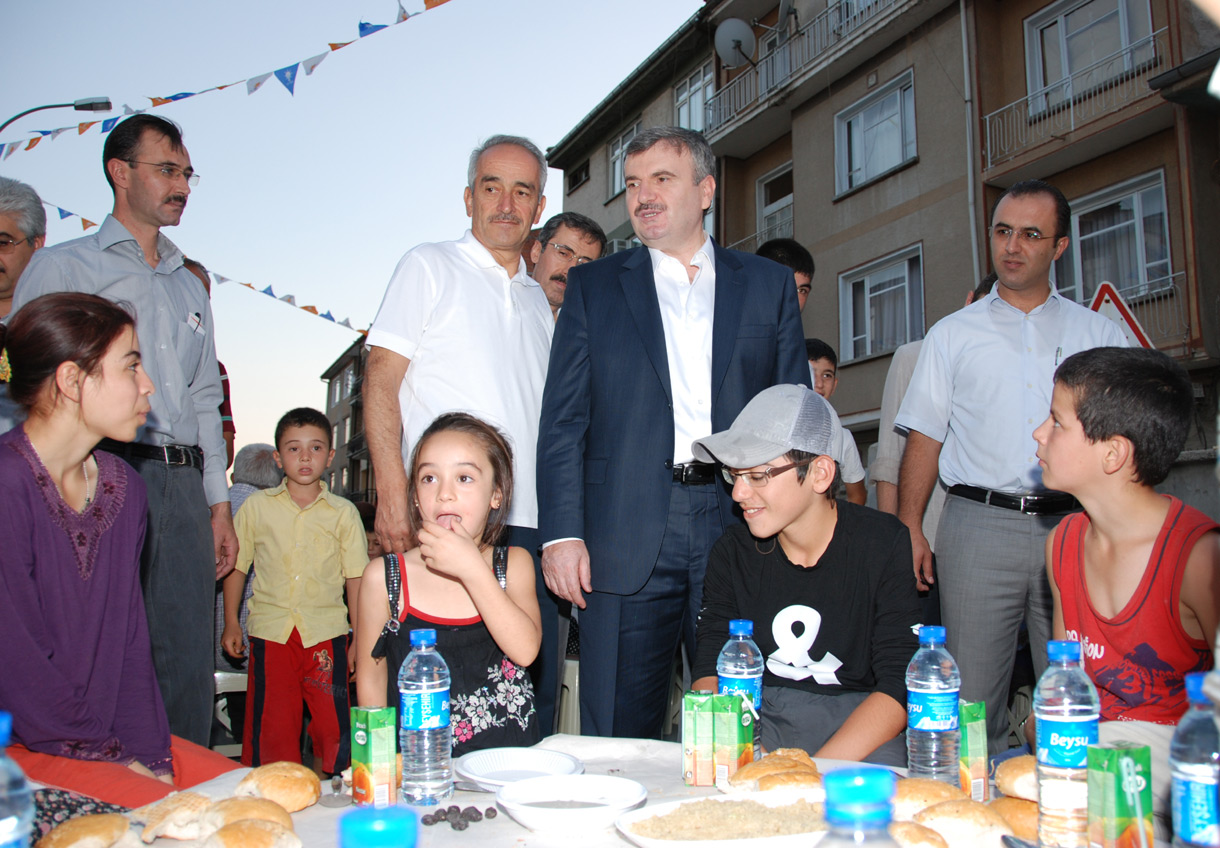 Doğanlar Mahallesi Büyükşehir'in İftarında Buluştu