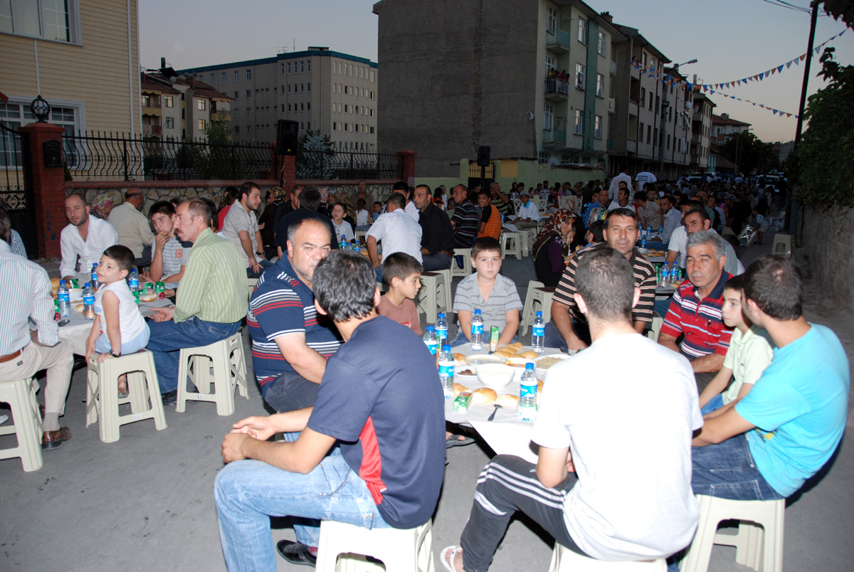 Doğanlar Mahallesi Büyükşehir'in İftarında Buluştu