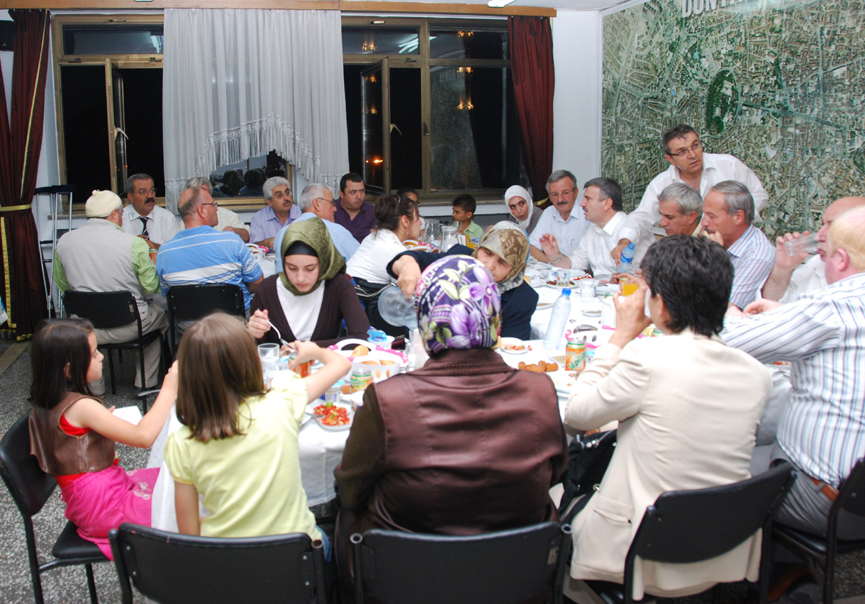 Başkan Akyürek Engelli Derneklerini İftarda Ağırladı