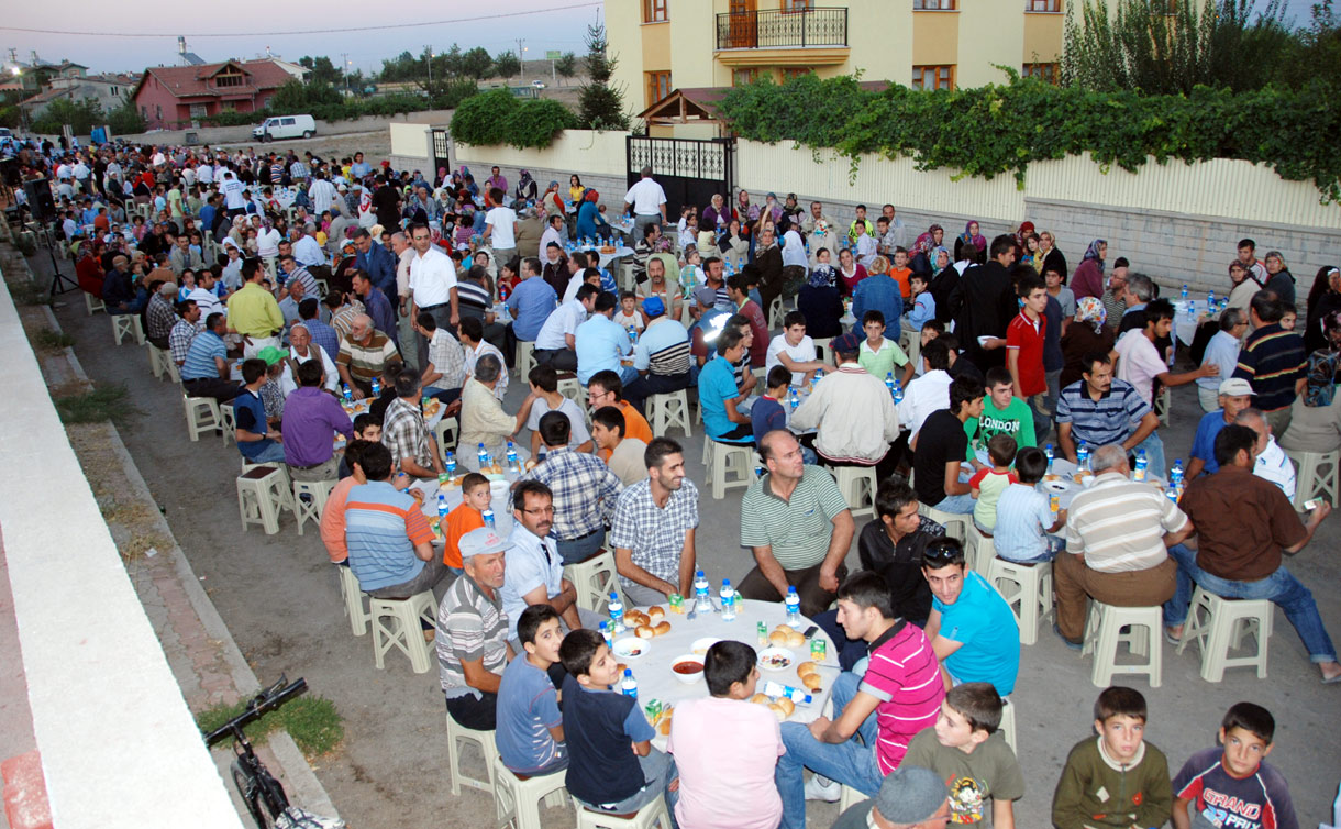 Binlerce Kişi Mahalle İftarlarında Buluştu
