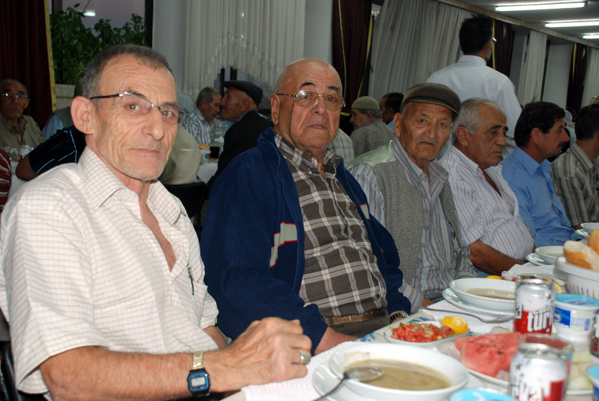 Başkan Akyürek, Huzurevi ve SHÇEK Sakinlerini İftarda Ağırladı