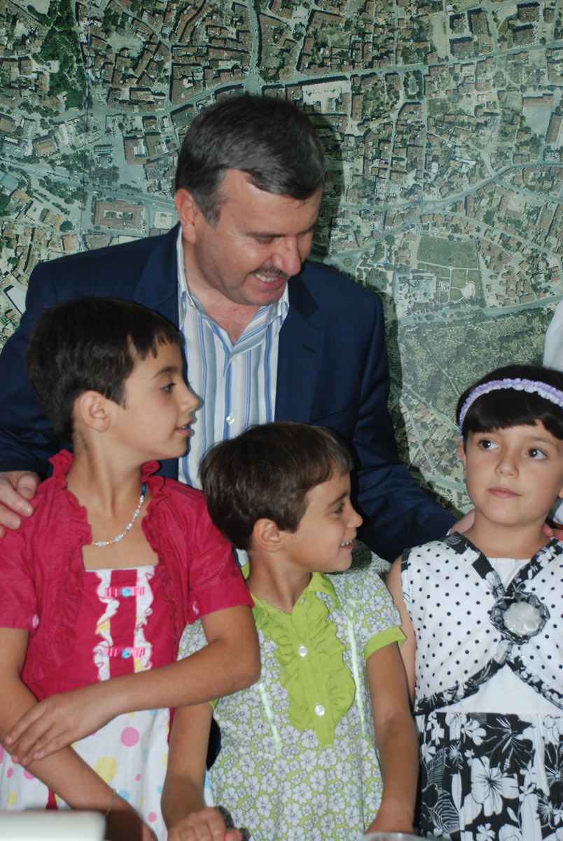 Başkan Akyürek, Huzurevi ve SHÇEK Sakinlerini İftarda Ağırladı